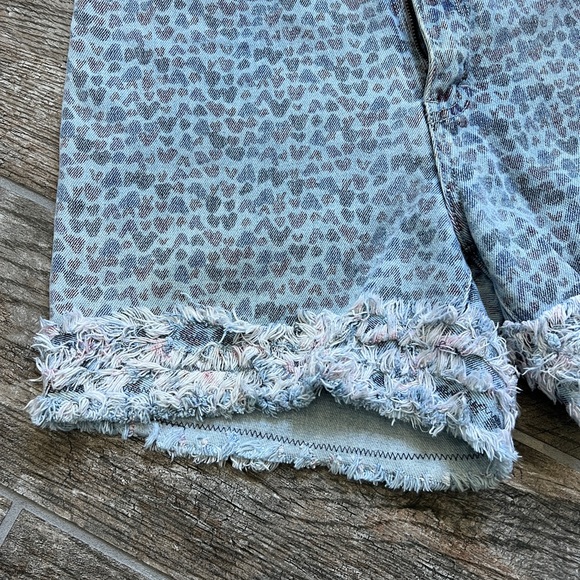 Vintage Sergio Valente Heart Print Shorts, Ruffle Detail Hem, Blue, Size 13/14 - Picture 5 of 9